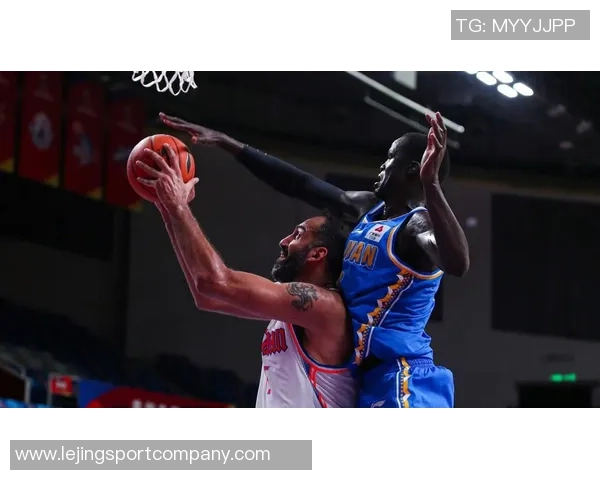 卡梅隆克里斯蒂第三节表现出色6中4砍下12分2助攻展现潜力